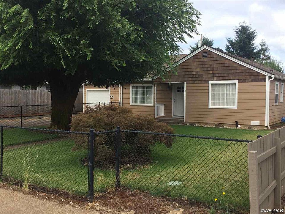 2nd image of 1241 SE Holman Ave