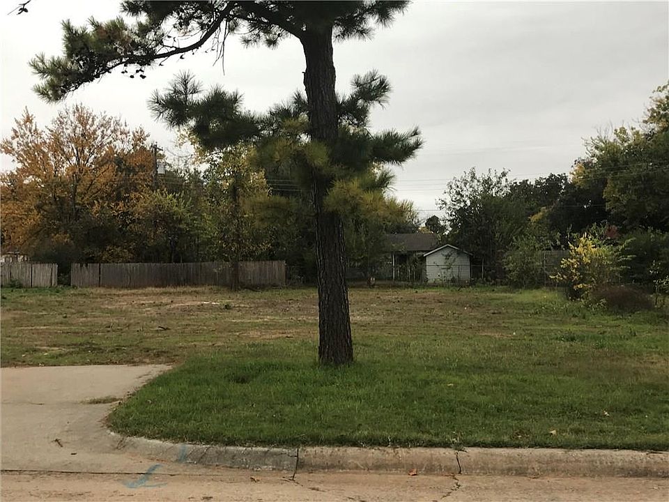 2nd image of 832 NW 44th St
