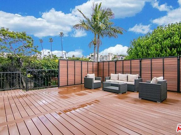 2nd image of 514 Ocean Park Blvd APT 3
