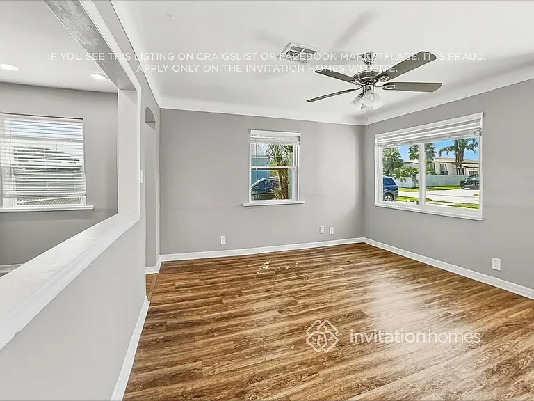 833 61st Ave NE — Photo 9