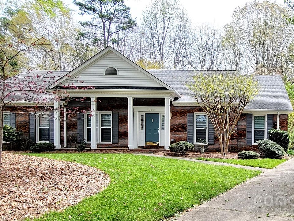 1st image of 226 Port Royal Dr