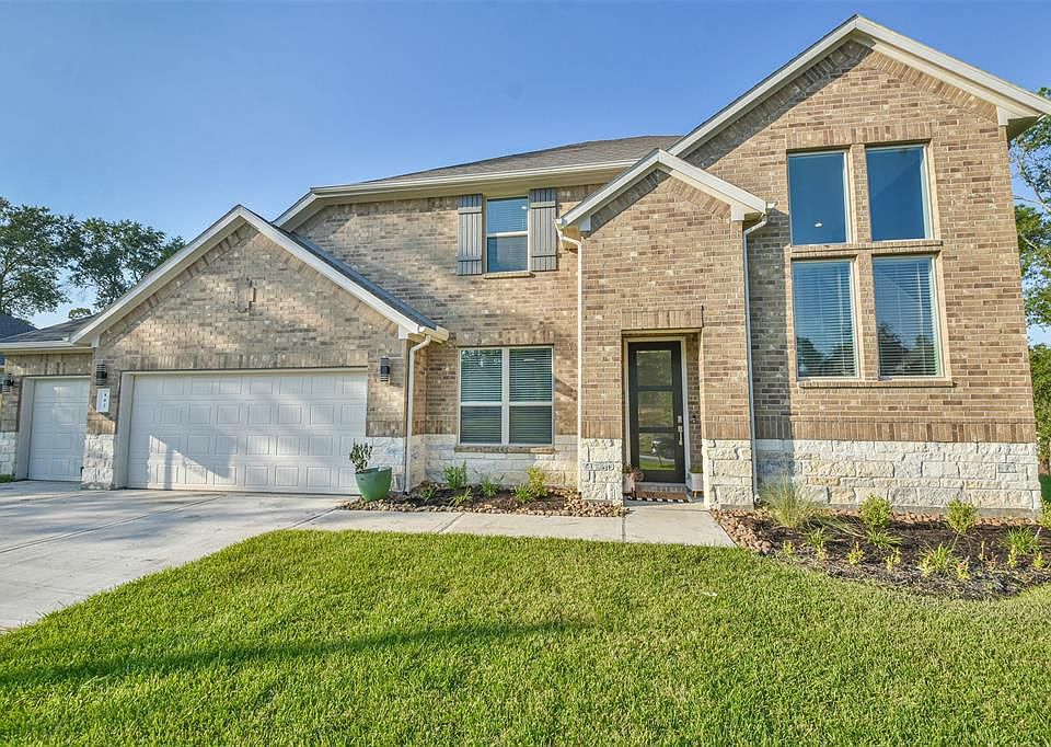 1st image of 102 Whelan Ln