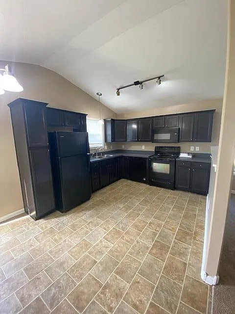 3 bed, 2.0 bath, 1344 sqft, $1,995 — Photo 3
