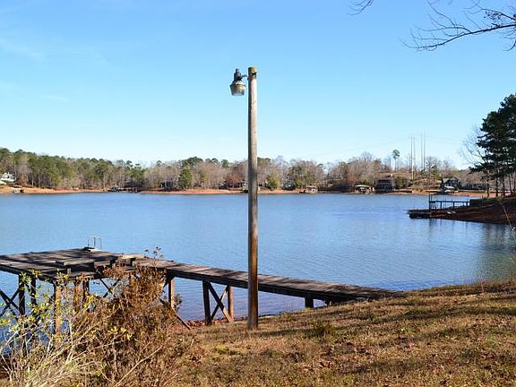 3rd image of 900 Windy Point Dr