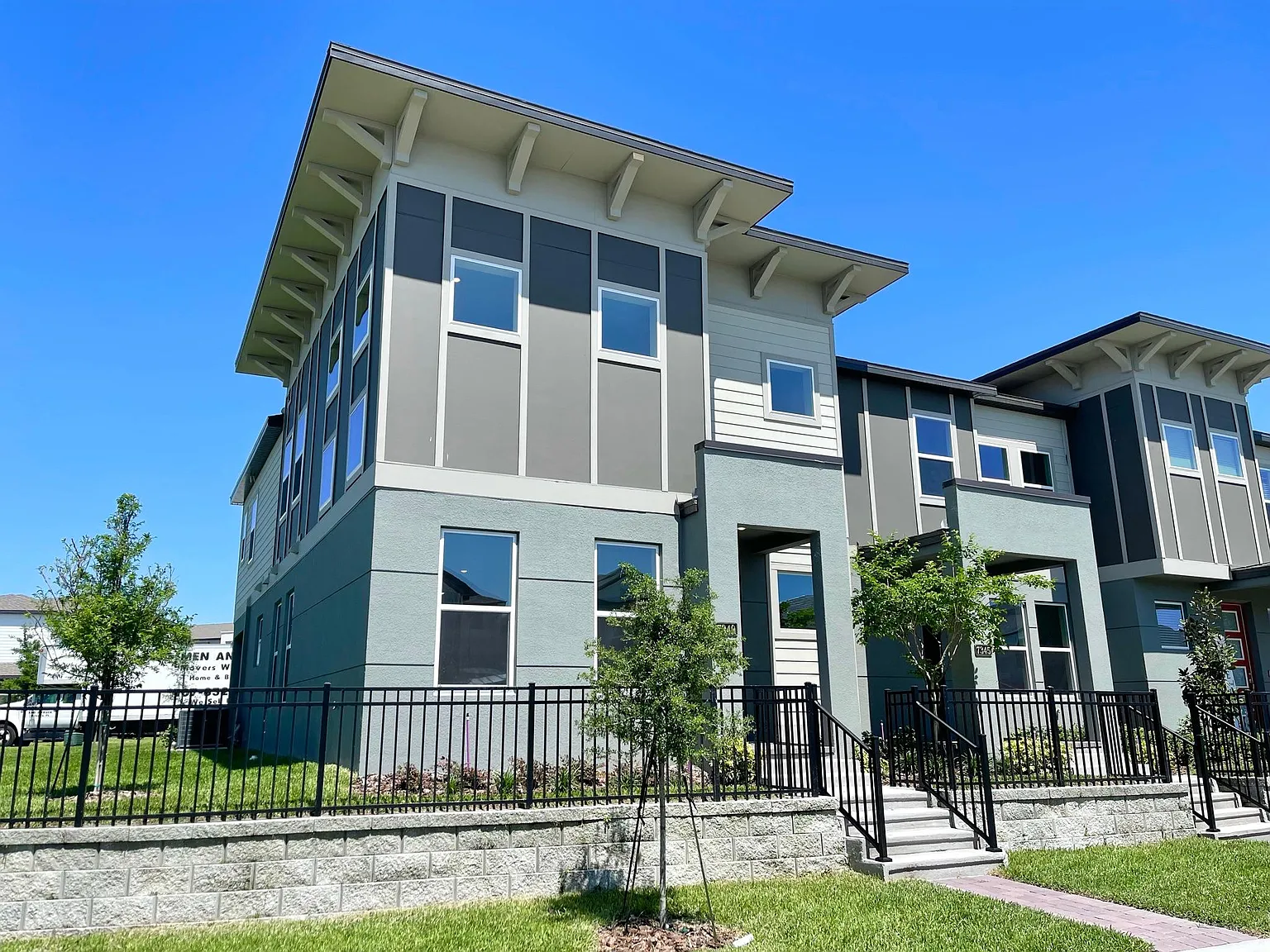 4 bed, 3.5 bath, 2303 sqft, $3,700 — Photo 2