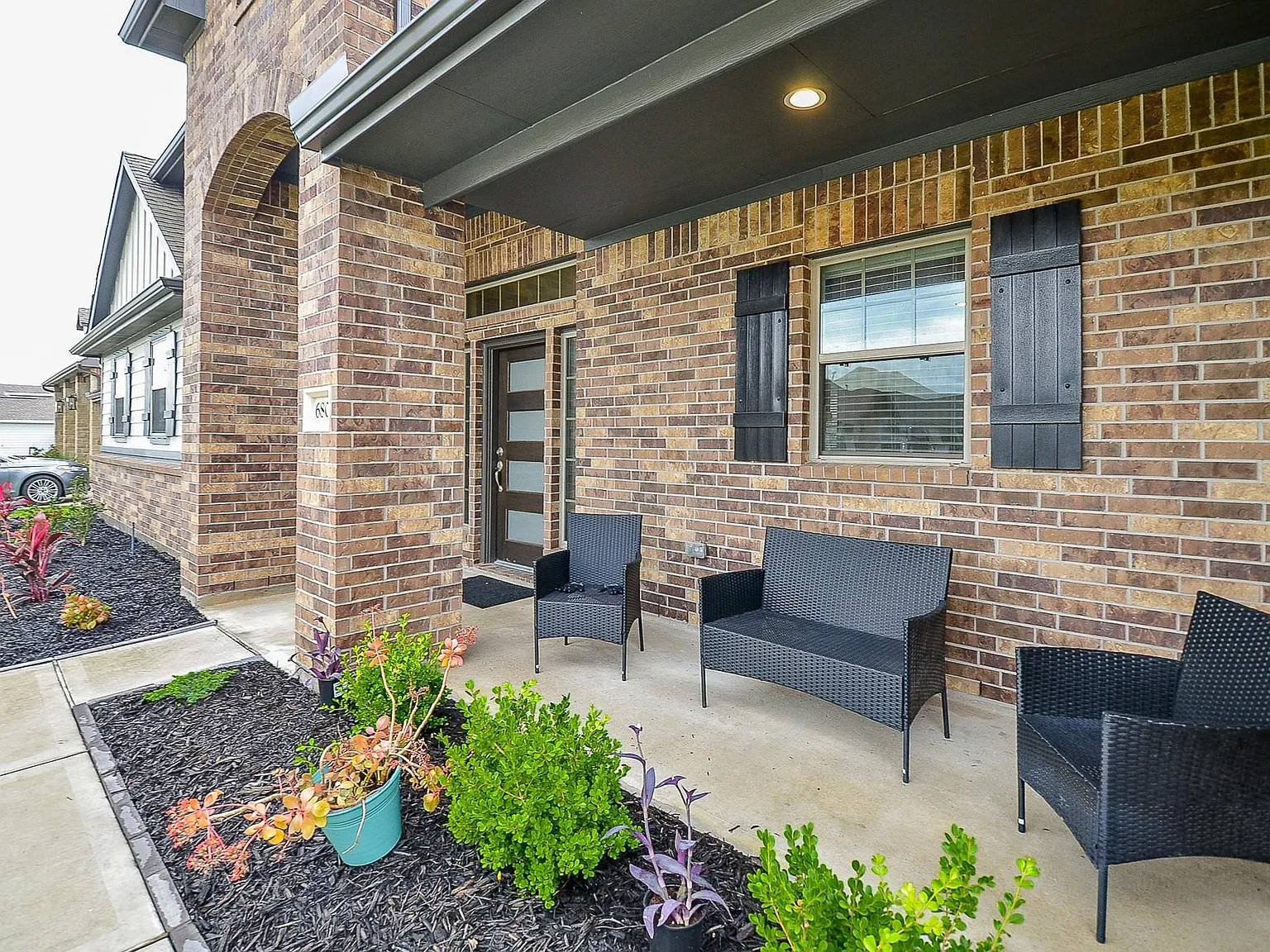 4 bed, 3.0 bath, 2400 sqft, $2,650 — Photo 2