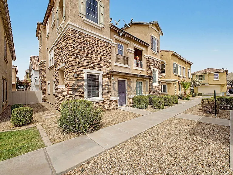 1384 S Sabino Dr — Photo 3