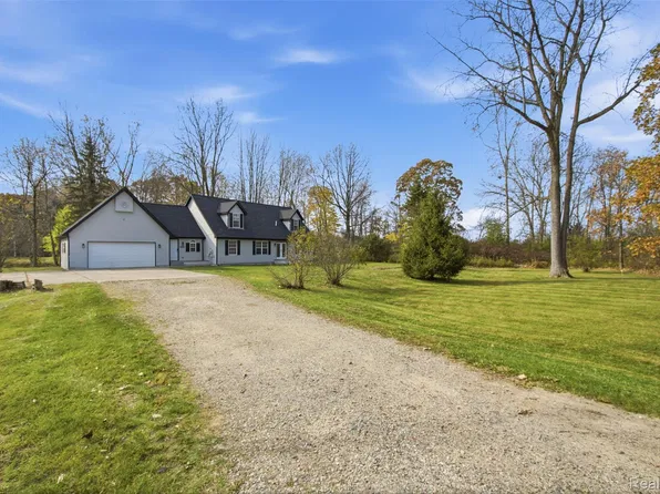 491 Plum Creek Rd, Lapeer, MI 48446
