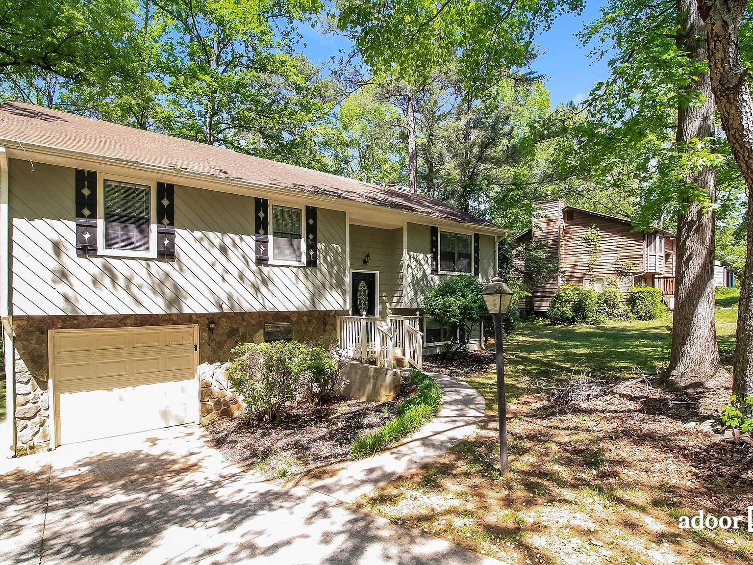 4 bed, 2.0 bath, 1800 sqft, $1,995 — Photo 2