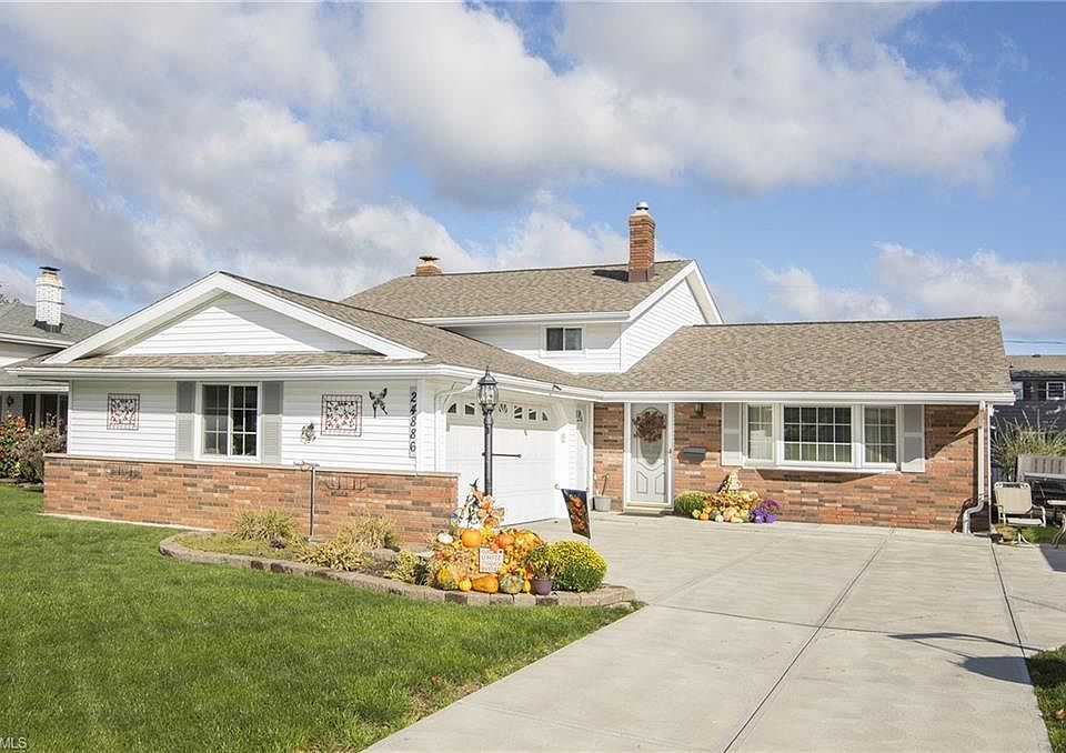 1st image of 24886 Mitchell Dr