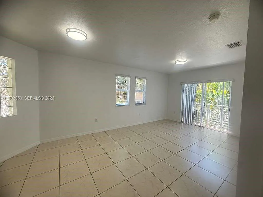 Building Photo - 8802 NW 109th Ct #608