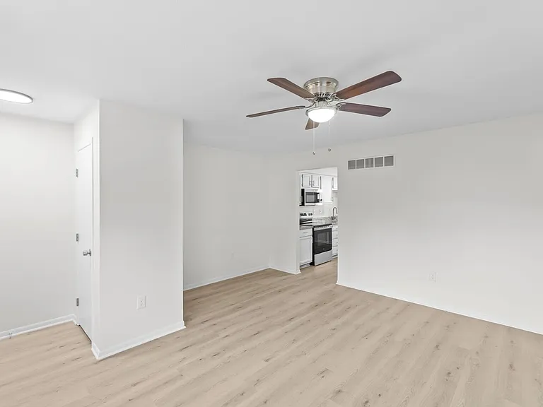 184 S Franklin St — Photo 10