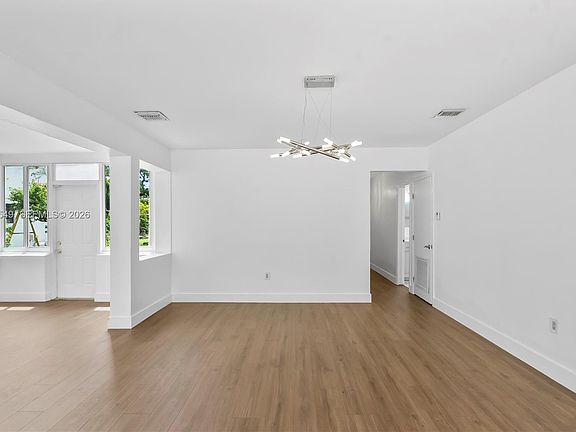 4th image of 940 NE 85th St