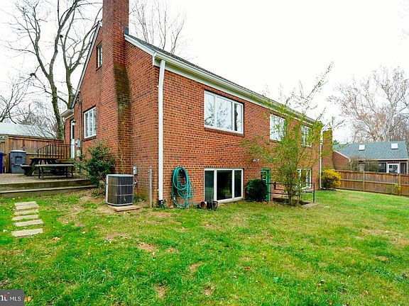 5th image of 3056 Shadeland Dr