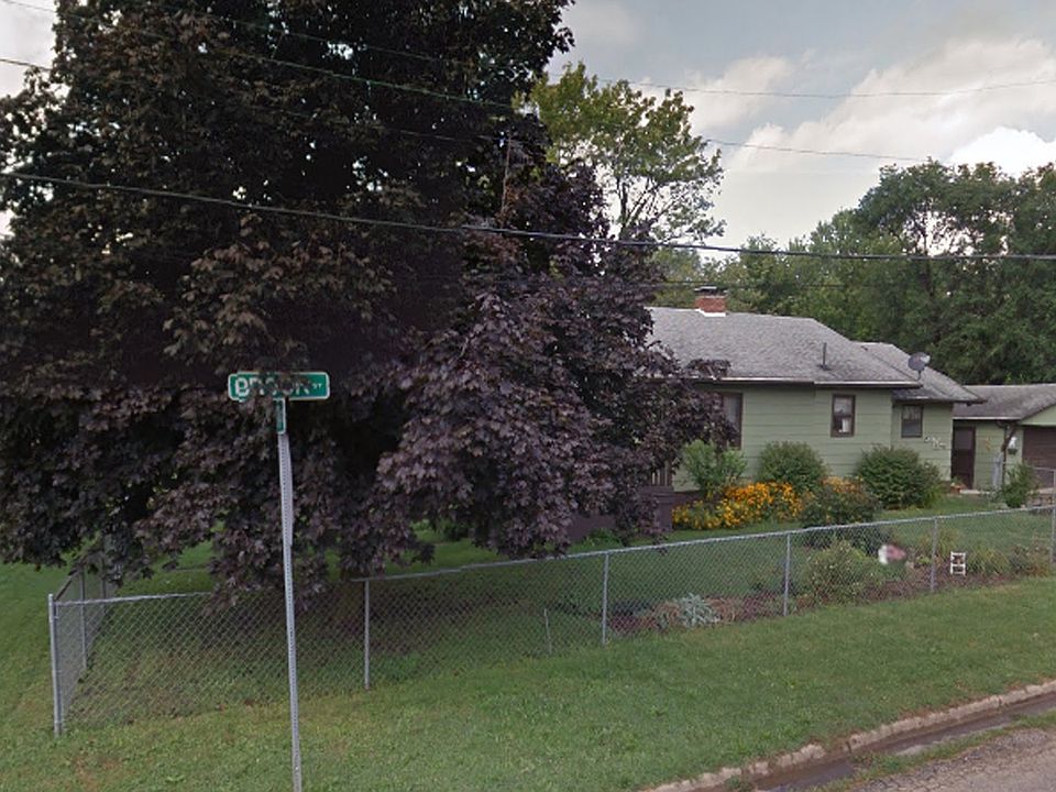 2nd image of 1125 Dakota St