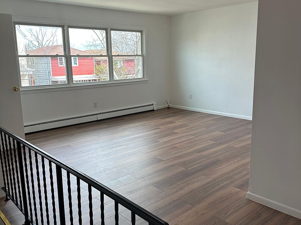 Entry Way/Living Room