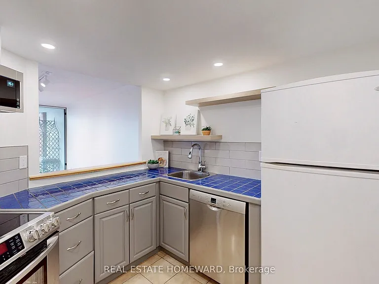 77 Maitland Pl #1827 — Photo 8