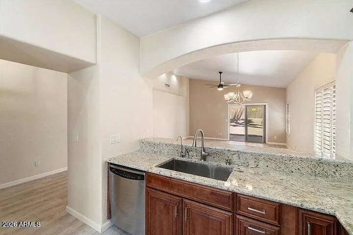 3 bed, 2.0 bath, 1562 sqft, $3,050 — Photo 4