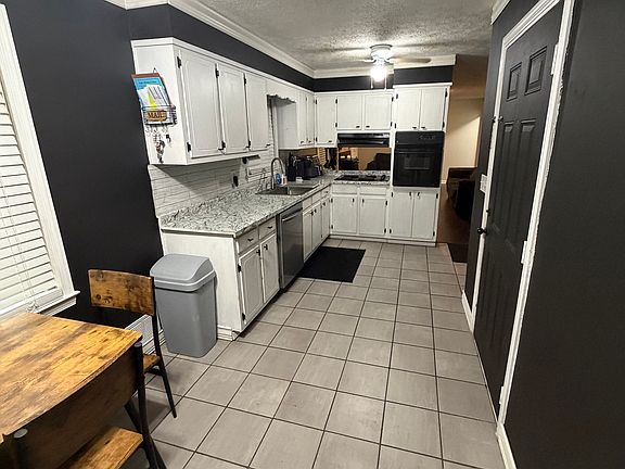 5th image of 308 Sheppard Dr