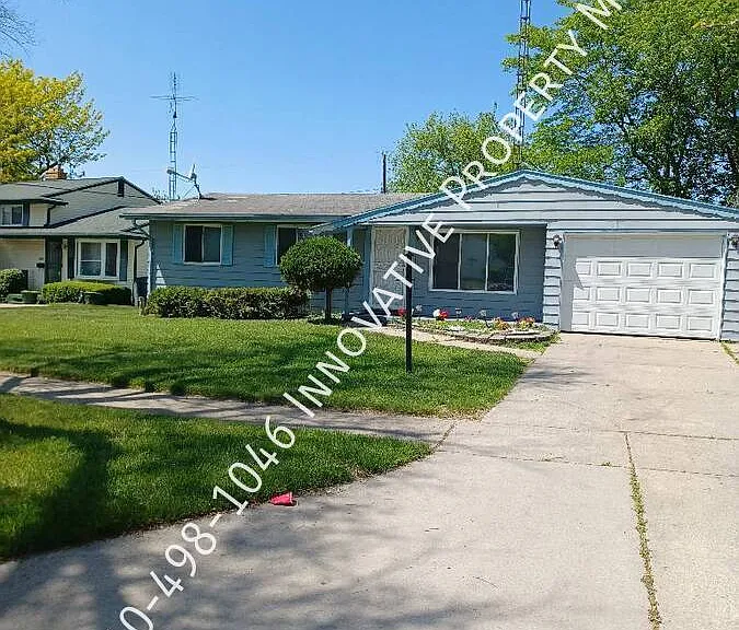 1150 Peachtree Dr — Photo 2
