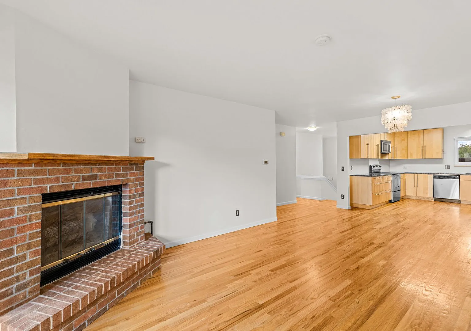 Lovely 3 Bed 2 Bath Home In South Boulder- Available August 10th! — Photo 4