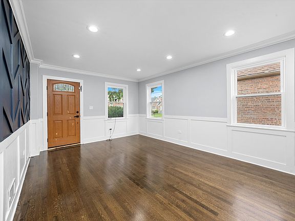 4th image of 9133 S Paxton Ave