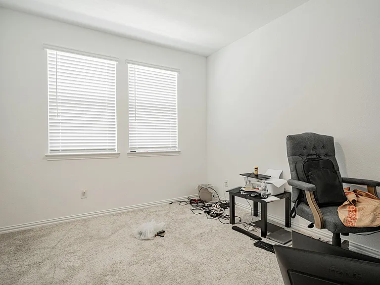 537 Parkside Dr — Photo 17