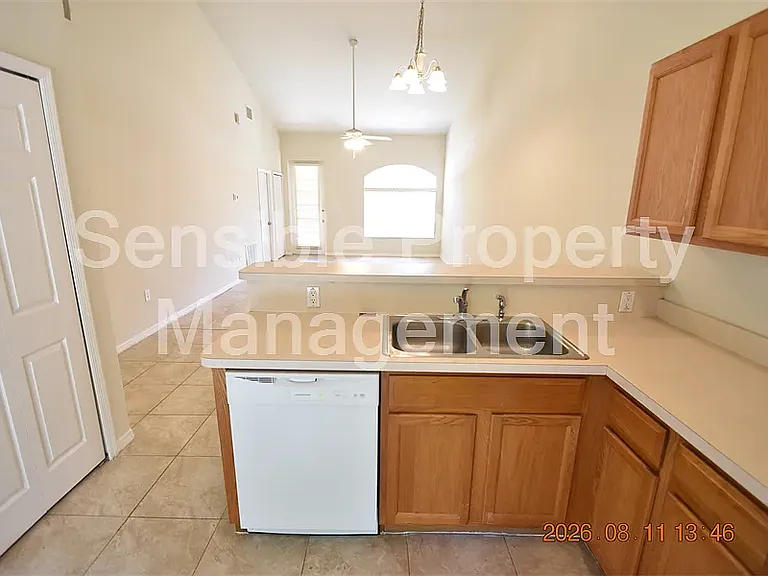 7413 Canterbury St — Photo 8