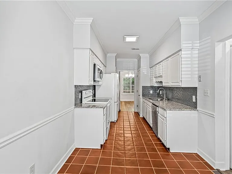 1160 Windsor Pkwy #8 — Photo 8