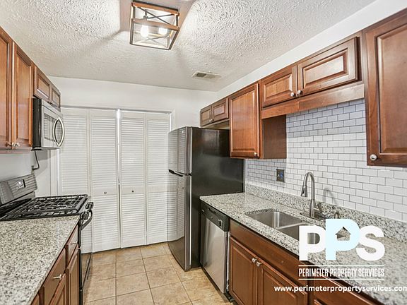 3rd image of 801 Countryside Pl SE