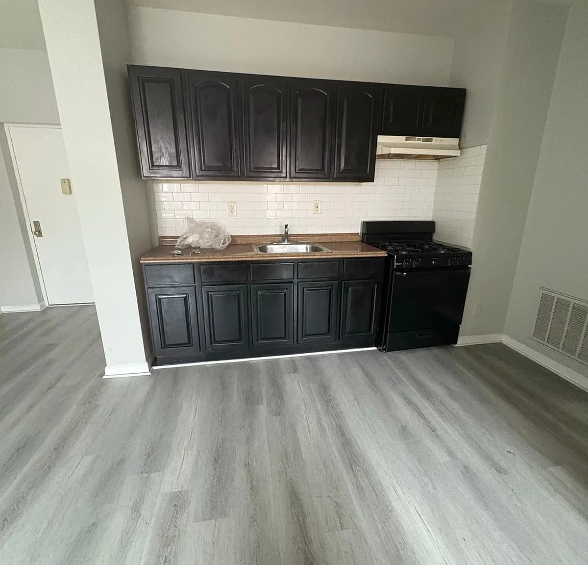 2 bed, 800 sqft, $1,695 — Photo 1