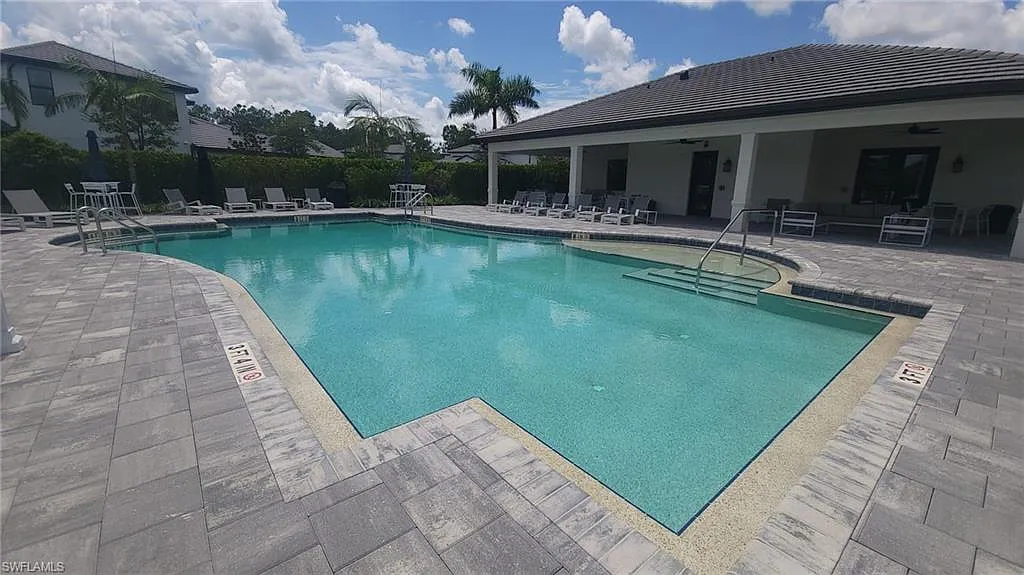 3 bed, 2.0 bath, 1650 sqft, $4,000 — Photo 2