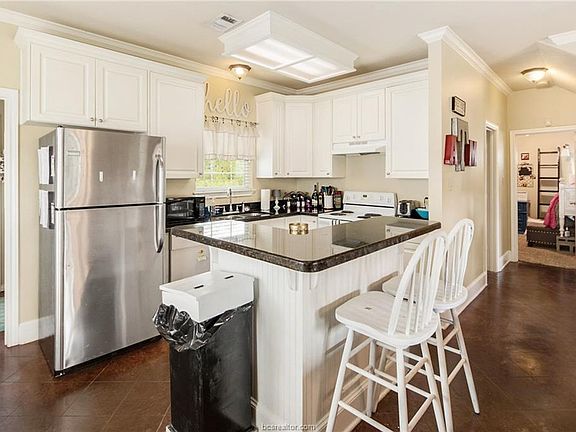5th image of 1601 Park Pl