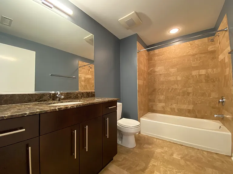744 W Fullerton Ave #401 — Photo 13
