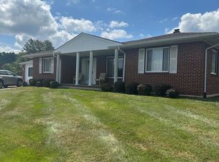 906 Camellia Dr, Bluefield, WV 24701