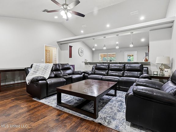 4th image of 19531 Rudd Dr