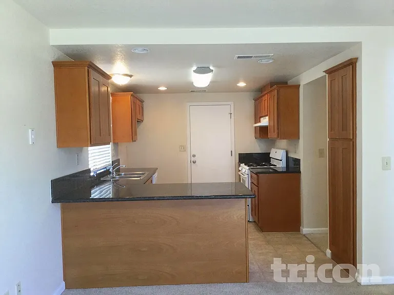 844 Sage Dr — Photo 5