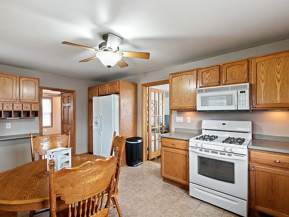 4th image of 204 N Mill St