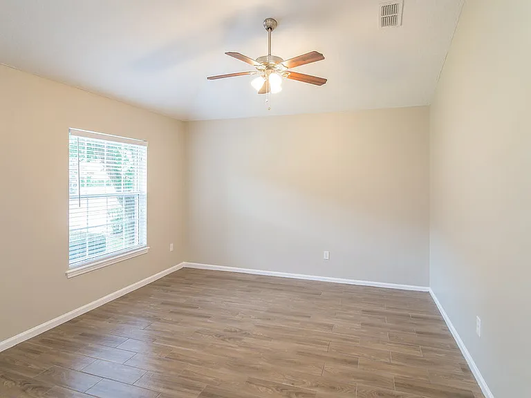3243 Wandering Oaks Dr — Photo 8