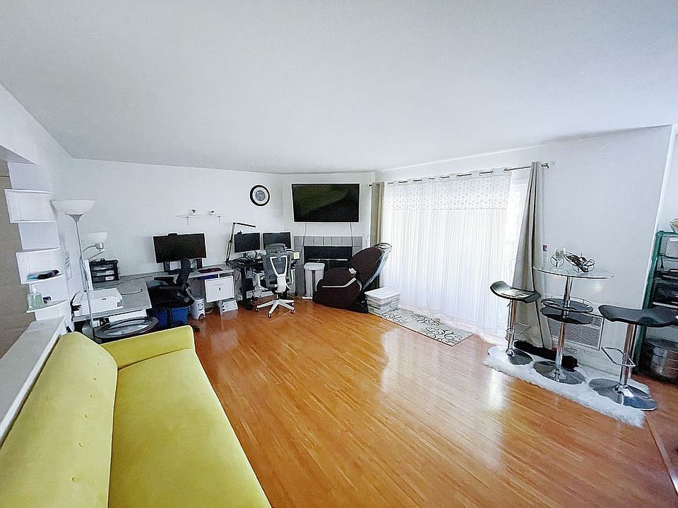 1st image of 1565 Four Oaks Cir #27