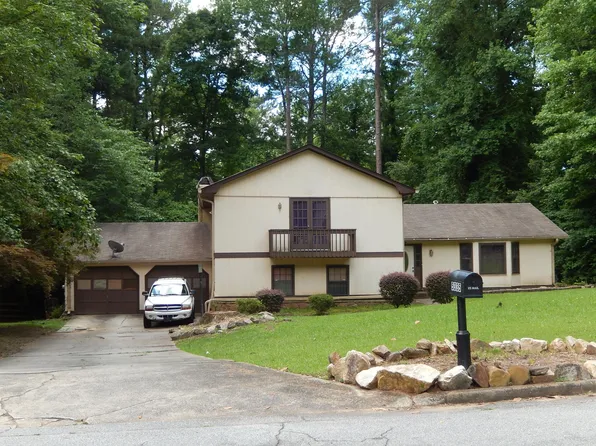 5335 Fieldgreen Dr, Stone Mountain, GA 30088