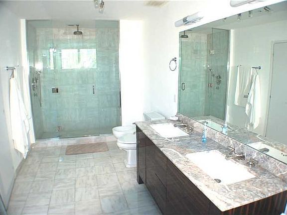 5th image of 50 S Pointe Dr APT 719
