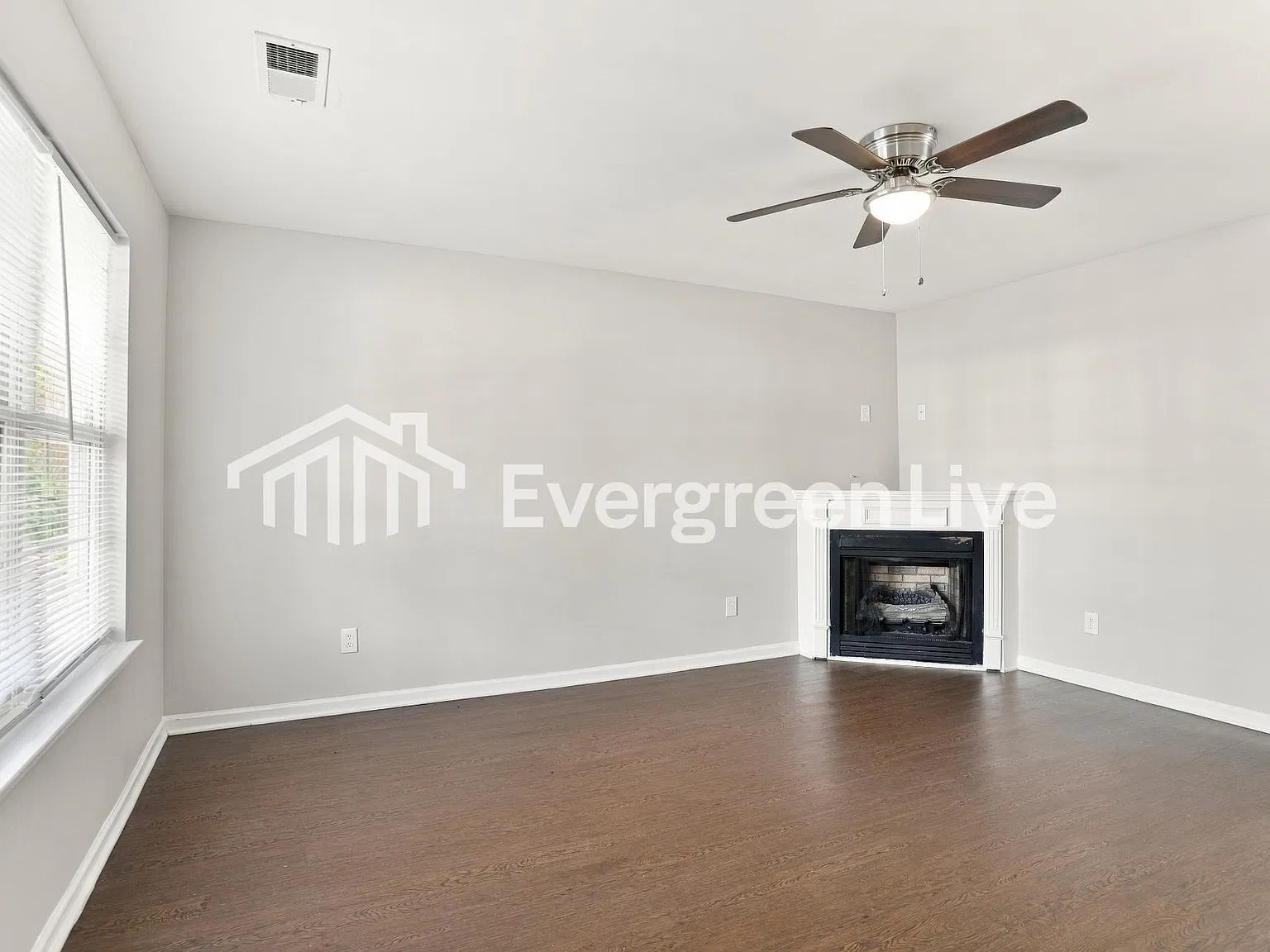 3 bed, 3.0 bath, 1523 sqft, $1,695 — Photo 2