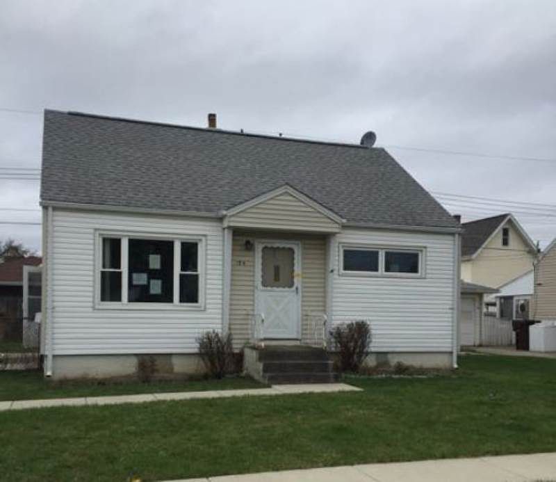1st image of 194 Currier Ave