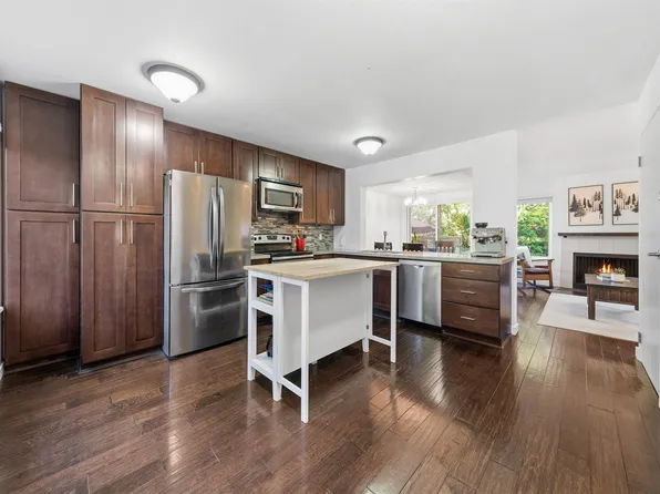 4742 Laurelwood Pl, Burnaby, BC V5G 4B2