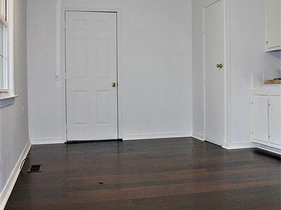 2nd image of 112 Combs Blvd