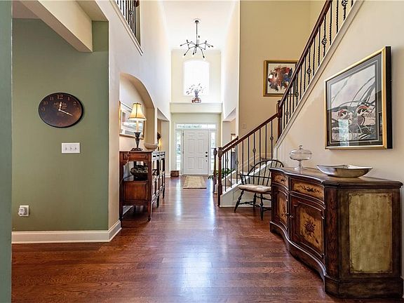 4th image of 323 Northbrooke Ln