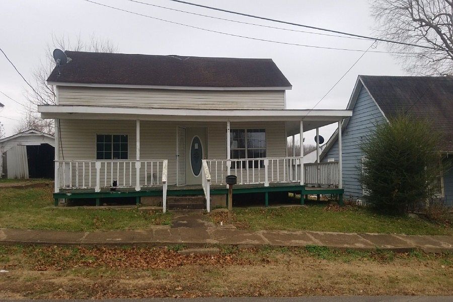 1st image of 604 Pine St