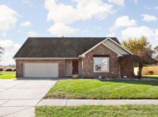 996 S Windhaven Ct, New Palestine, IN 46163