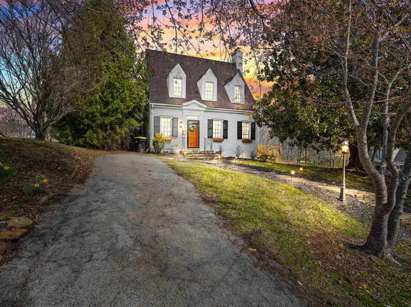 102 12th St NW, Pulaski, VA 24301